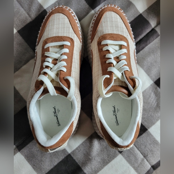 NWOT Universal thread shoes - Picture 5 of 7